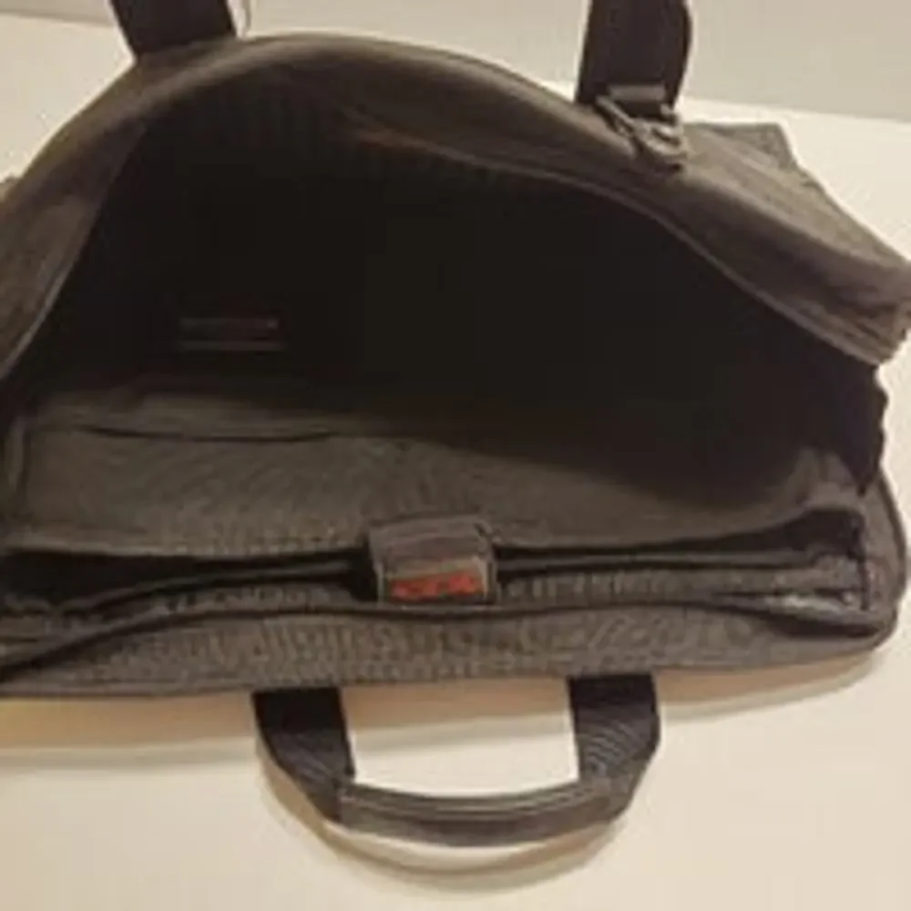 Tumi Briefcase with Padded Laptop Sleeve Insert Bag Black #280SD3.